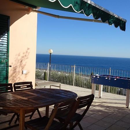 Villetta Sole Mare Santo Stefano al Mare Eksteriør billede