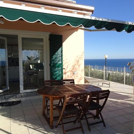 Villetta Sole Mare Santo Stefano al Mare Eksteriør billede