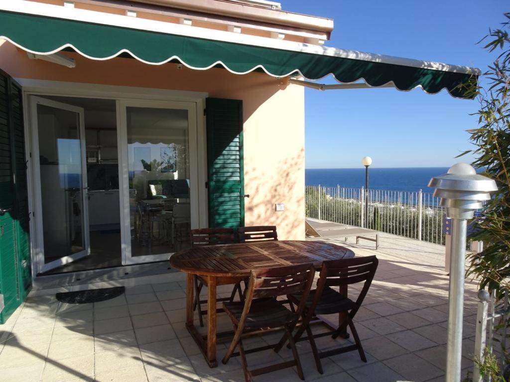 Villetta Sole Mare Santo Stefano al Mare Eksteriør billede