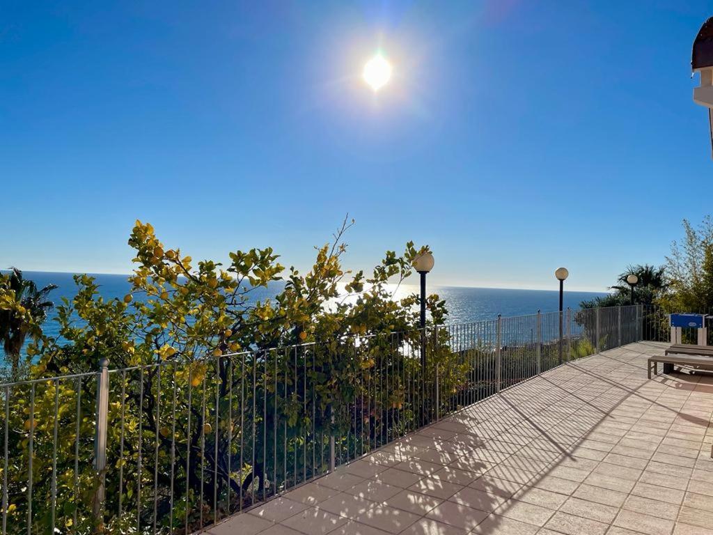 Villetta Sole Mare Santo Stefano al Mare Eksteriør billede